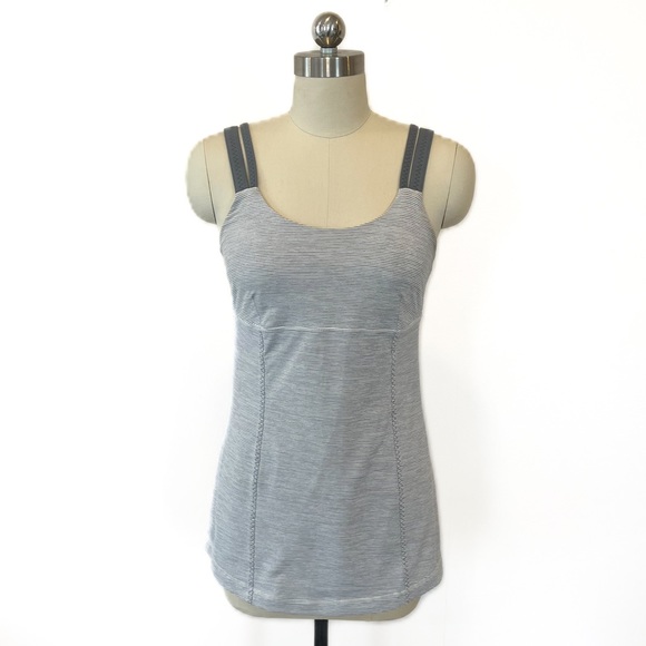 lululemon athletica Tops - Lululemon Workout Top with Built-in-Bra Women’s Size 6 in Great Condition